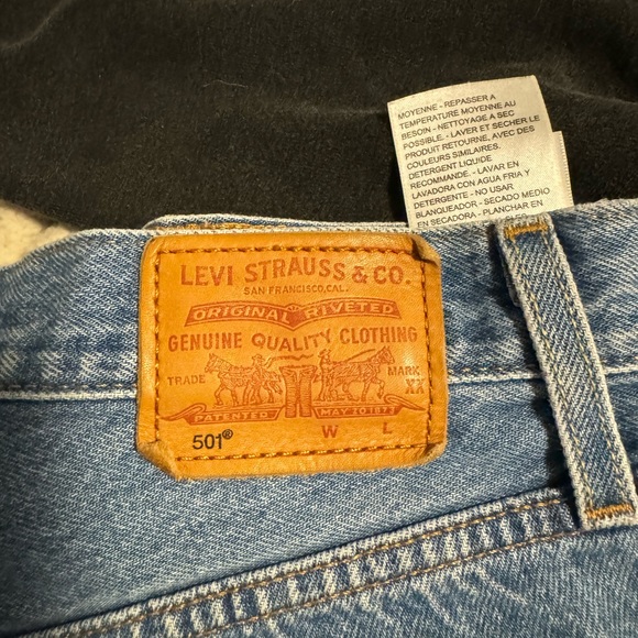 Levi’s Jean shorts gently worn - Picture 4 of 5